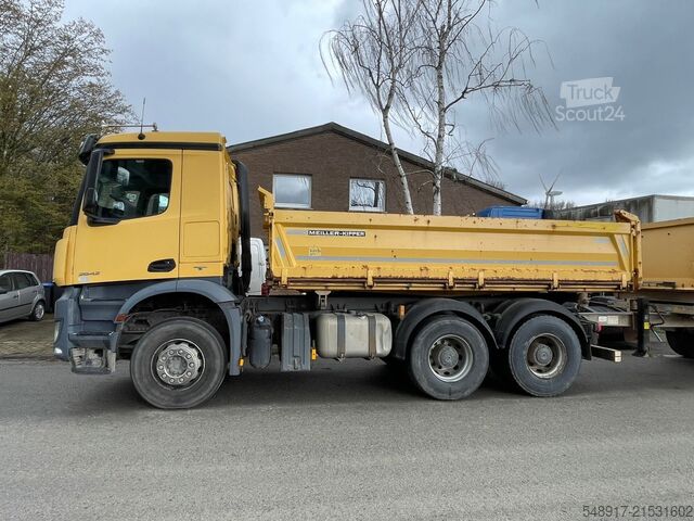 Wywrotka z trójstronna Mercedes-Benz Arocs 2642K 6x4 Kipper Meiller