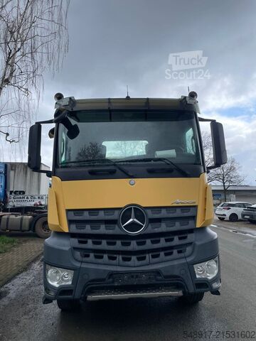 Wywrotka z trójstronna Mercedes-Benz Arocs 2642K 6x4 Kipper Meiller