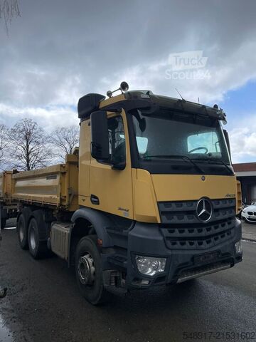 Wywrotka z trójstronna Mercedes-Benz Arocs 2642K 6x4 Kipper Meiller