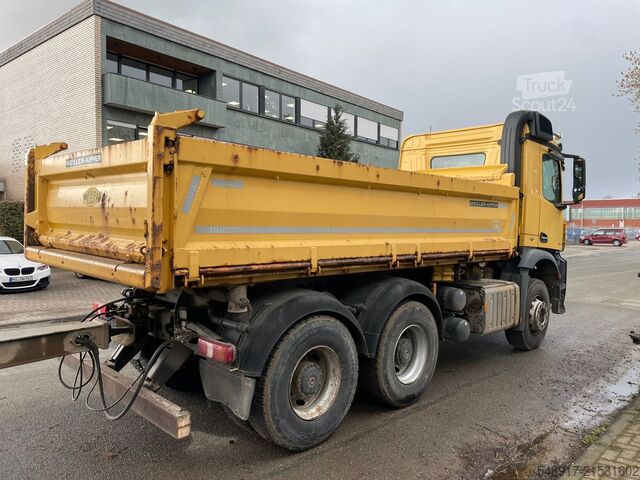 Wywrotka z trójstronna Mercedes-Benz Arocs 2642K 6x4 Kipper Meiller