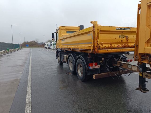Wywrotka z trójstronna Mercedes-Benz Arocs 2642K 6x4 Kipper Meiller