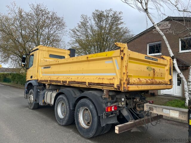 Wywrotka z trójstronna Mercedes-Benz Arocs 2642K 6x4 Kipper Meiller