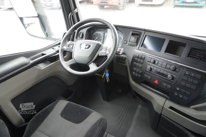 Трактор и НОВЫЙ низкорамный полуприцеп MAN TGX 28.510 6×2 / BRAND-NEW Kässbohrer LB