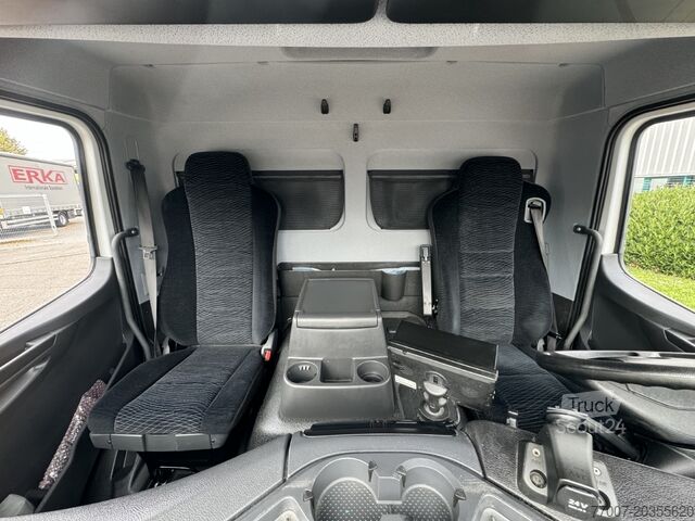 Autocarro con cassone LBW Mercedes-Benz Atego 1221 L Koffer 6,1m LBW AHK Klima