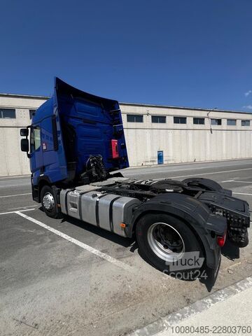 Tractor estándar RENAULT T520 RETARDER MECÁNICA VOLVO