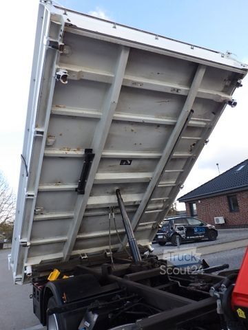 Trevägs tippbil FUSO 7 C 18 Kipper 3,9m/Palfinger Kran/Greifer/2xAHK