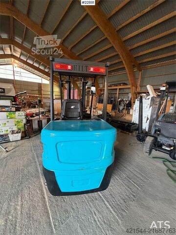 вилочный погрузчик  Hilt CPD-30 truck w/extensions. – lifting height 5