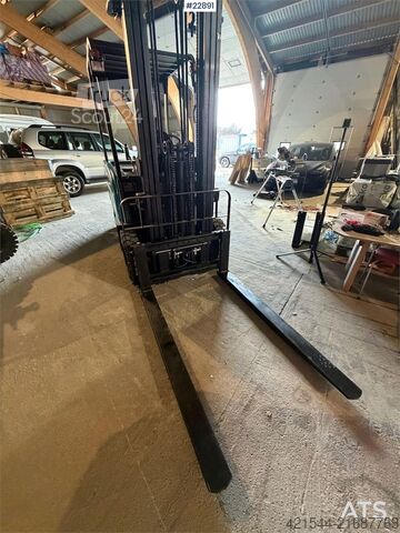 вилочный погрузчик Hilt CPD-30 truck w/extensions. – lifting height 5