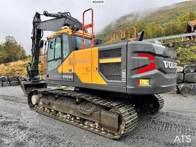 Pásový bagr Volvo EC200EL Excavator with Steelwrist Rototilt and 2 B