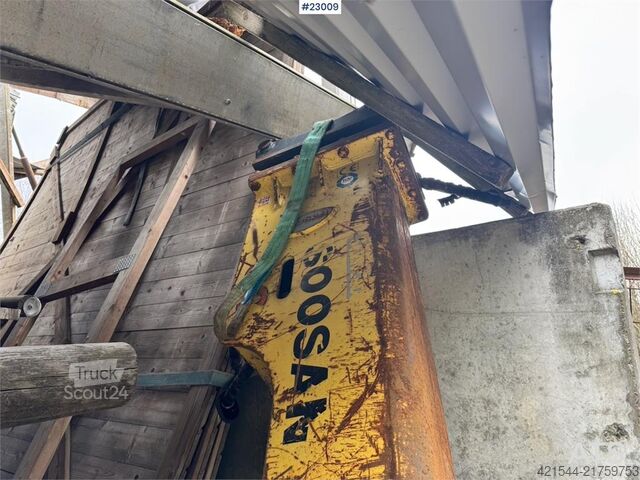 Martelo triturador Soosan hydraulic breaker with S60 attachment.