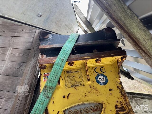 Martelo triturador Soosan hydraulic breaker with S60 attachment.