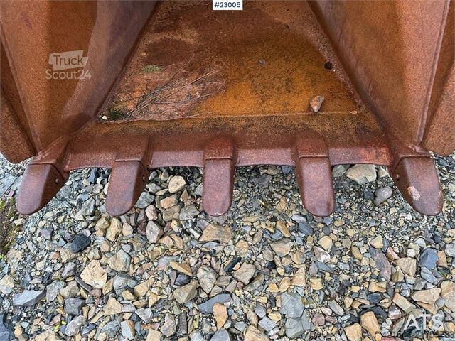 τυπικός κάδος VTN FB250 crusher bucket w/ S70 attachment.
