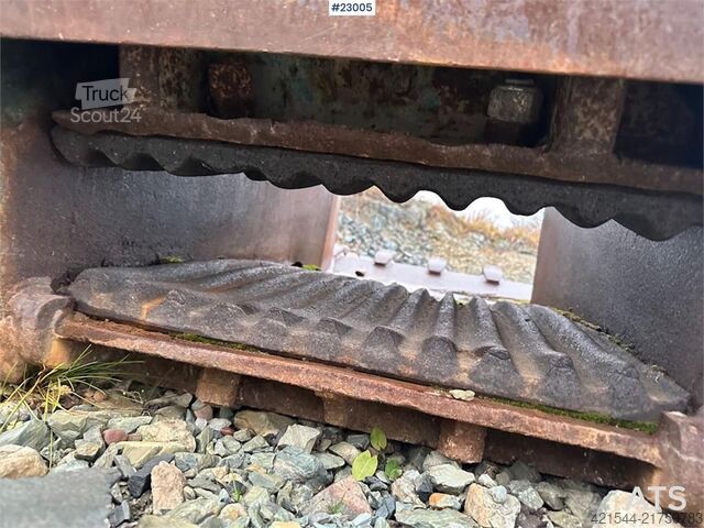 τυπικός κάδος VTN FB250 crusher bucket w/ S70 attachment.