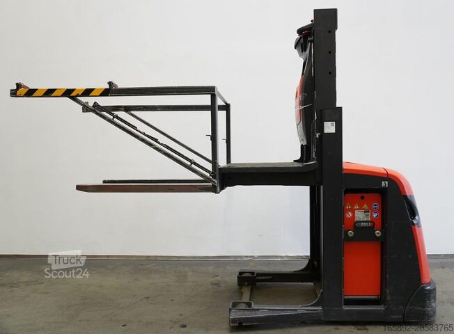 Pracownik kompletacji zamówień na wysokim poziomie Linde V 10 5212