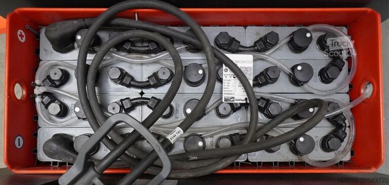 Pracownik kompletacji zamówień na wysokim poziomie Linde V 10 5212