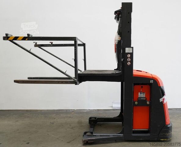 Pracownik kompletacji zamówień na wysokim poziomie Linde V 10 5212