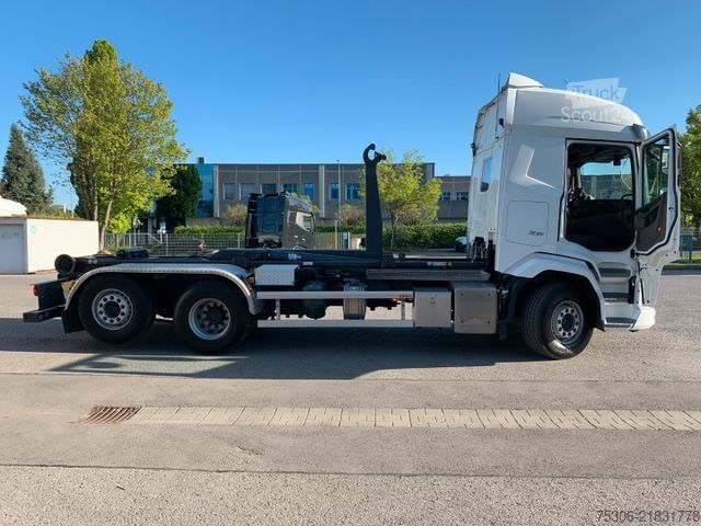 Autocamion cu cârlig pentru containere DAF FAN XF 480 VDL Abrollkipper