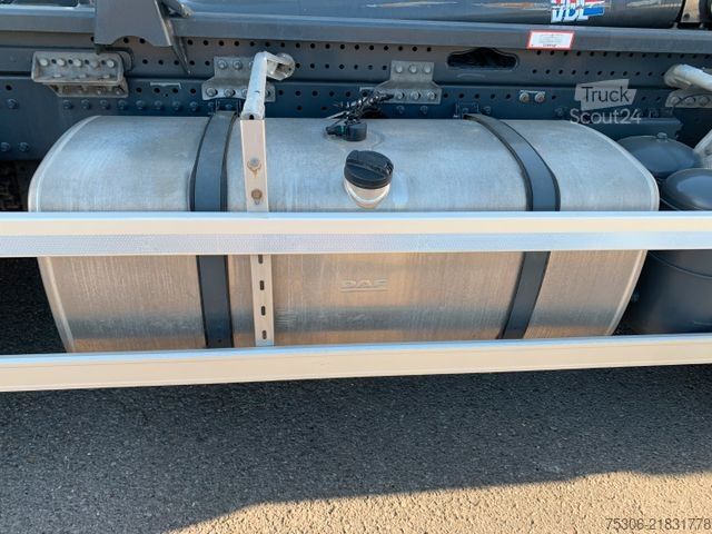 Autocamion cu cârlig pentru containere DAF FAN XF 480 VDL Abrollkipper