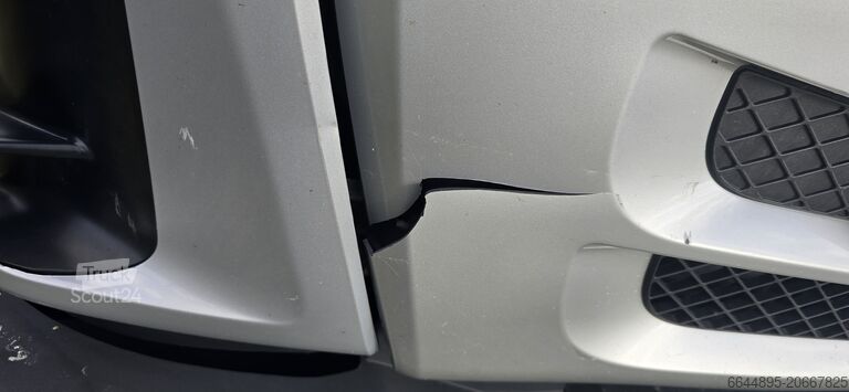 Transporteris su plokščia platforma ir brezentu Iveco EuroCargo 75