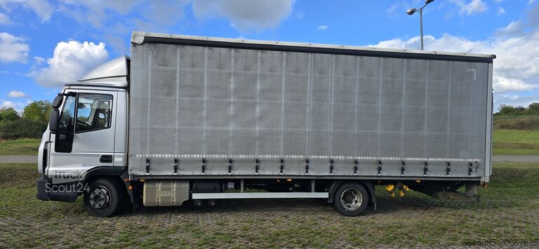 Transporteris su plokščia platforma ir brezentu Iveco EuroCargo 75