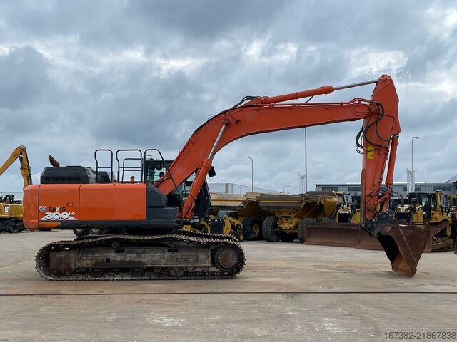 Pelle sur chenilles Hitachi ZX300-6