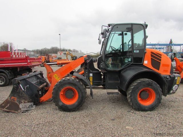 Pyöräkuormaaja KOMATSU WA 100 M-7 Radlader 29.000 EUR