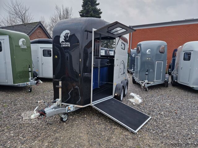 Hestetransporthenger Cheval Liberté Touring XL Sattelschrank Frontexit