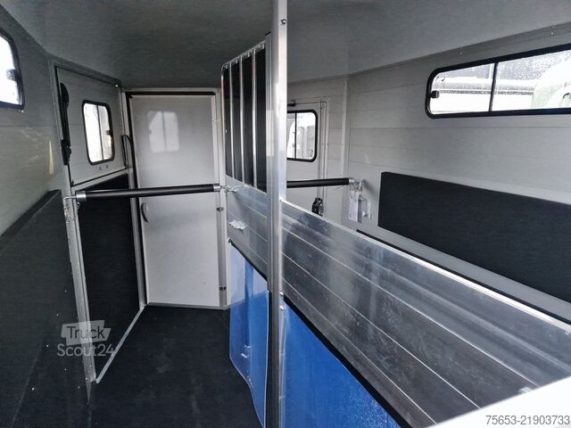 Przyczepa do transportu koni Cheval Liberté Touring XL Sattelschrank Frontexit