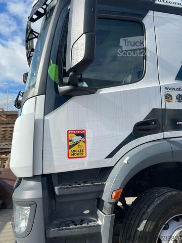 Platform kamyonu Mercedes-Benz AROCS
