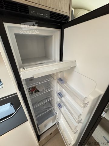 Autorulotă semi-integrată BÜRSTNER Lyseo Time SkyLine 690 G, Autom,Hubbett,Safety