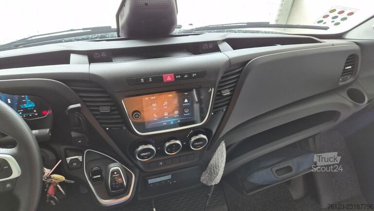 حافلة صغيرة IVECO 2x Daily 70 Lagerfahrzeug Ferqui Sunrise 2,5 m B