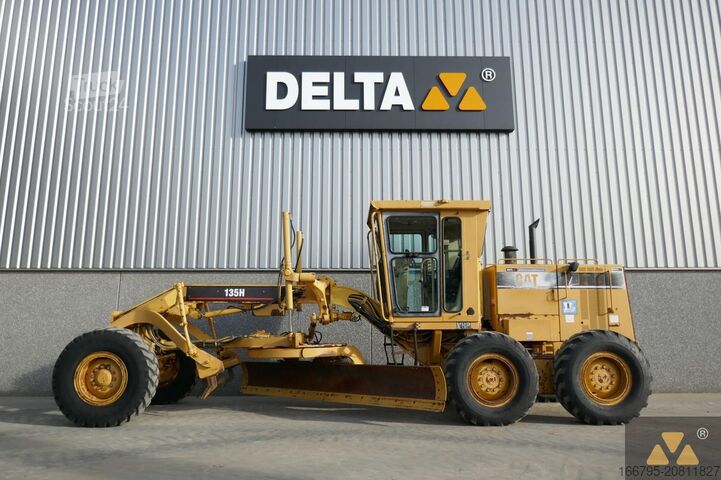 Грейдер Caterpillar 135H