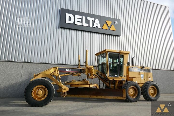 Грейдер Caterpillar 135H
