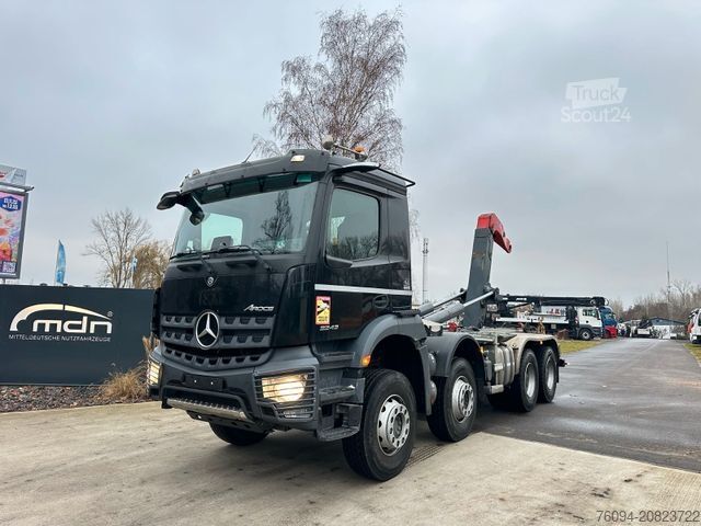 Camion scarrabile MERCEDES-BENZ Arocs 3243 8x4 Abrollkipper Schub/Knickhaken AHK