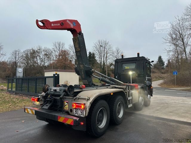 Camion scarrabile MERCEDES-BENZ Arocs 3243 8x4 Abrollkipper Schub/Knickhaken AHK