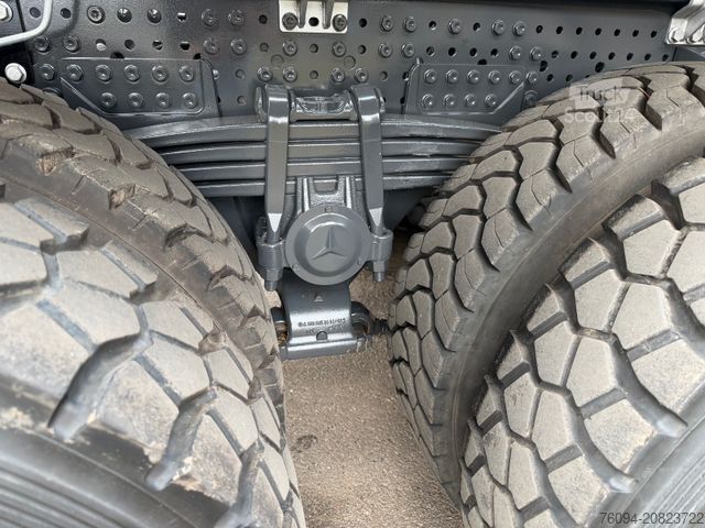 Hakowiec MERCEDES-BENZ Arocs 3243 8x4 Abrollkipper Schub/Knickhaken AHK