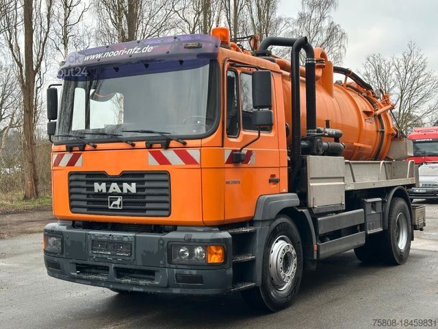 Vacuum tank truck MAN ME 18.250 B Kroll Saug/Druck/Kipp 6000L Pumpe