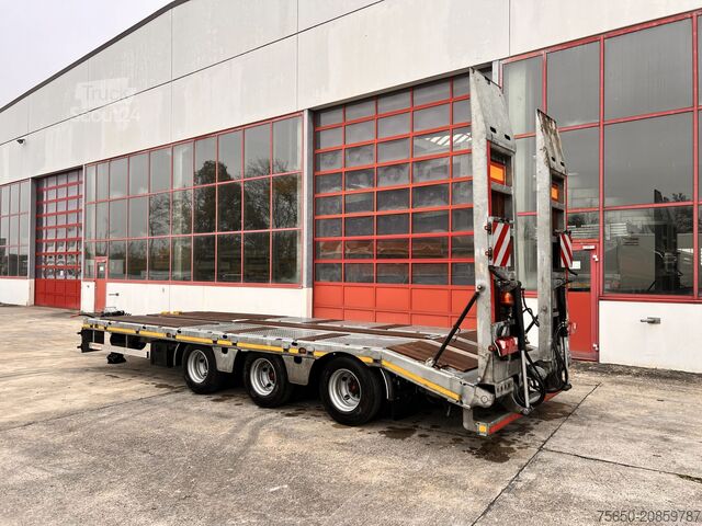 Alacsony rakodószintű pótkocsi Möslein TTA33 Schwebheim  31 t Tridemtieflader gelenkt, Neuwertig