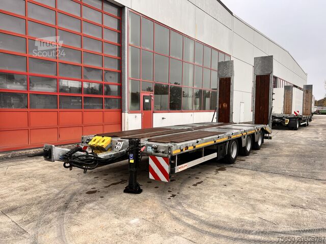 Alacsony rakodószintű pótkocsi Möslein TTA33 Schwebheim 31 t Tridemtieflader gelenkt, Neuwertig