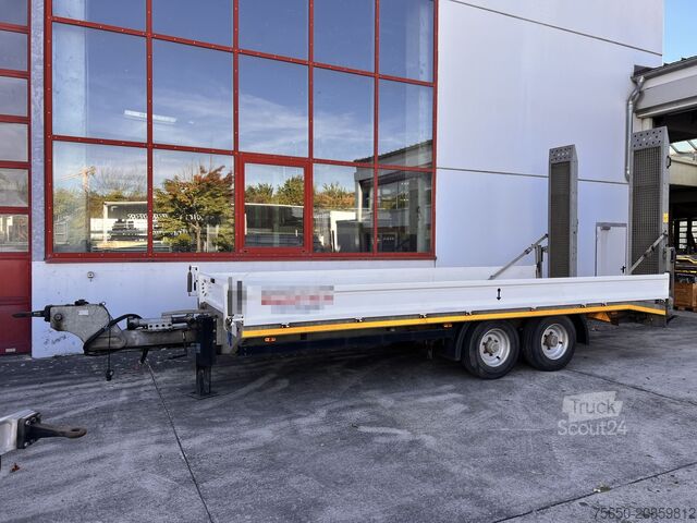 Alacsony rakodószintű pótkocsi Möslein TTS 11 Schwebheim  Tandemtieflader