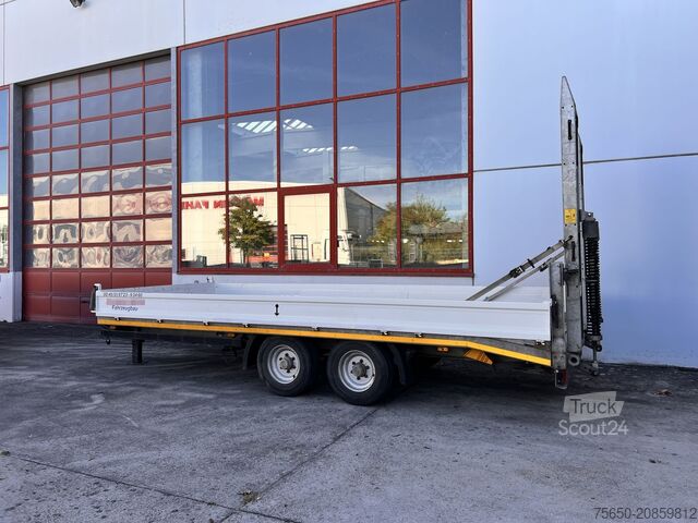 Alacsony rakodószintű pótkocsi Möslein TTS 11 Schwebheim  Tandemtieflader