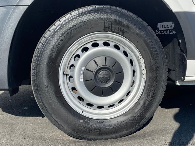Vans ar augstu jumtu VOLKSWAGEN Crafter 35 L4H3 NAVI AHK RFK oh. Schäden