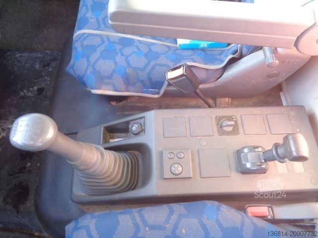 Furgon cu prelată laterală IVECO 80E17 / EU3. 1. Hand