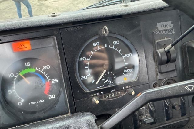 Camion benne VOLVO FL10 8x4