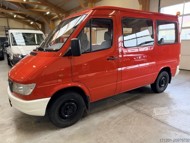 Microbuz MERCEDES-BENZ Sprinter 210 D Kombi 9-Sitzer