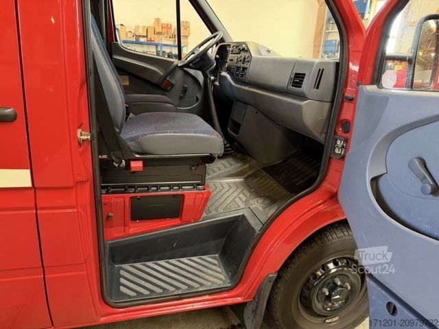 Microbuz MERCEDES-BENZ Sprinter 210 D Kombi 9-Sitzer