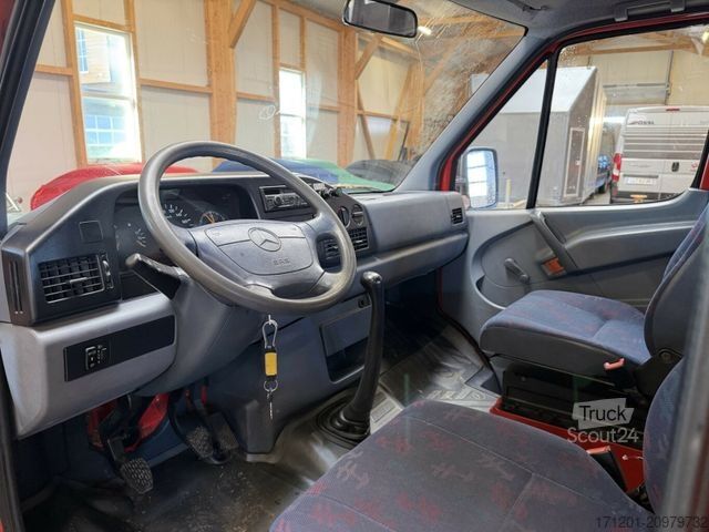 Microbuz MERCEDES-BENZ Sprinter 210 D Kombi 9-Sitzer