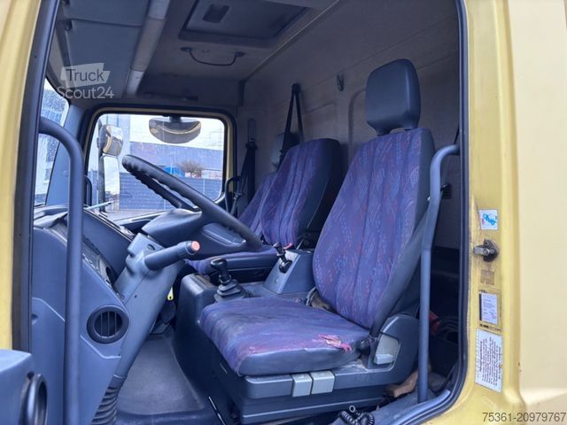 Vrachtwagen met bakwagen MERCEDES-BENZ Atego 715 Koffer mit Türen