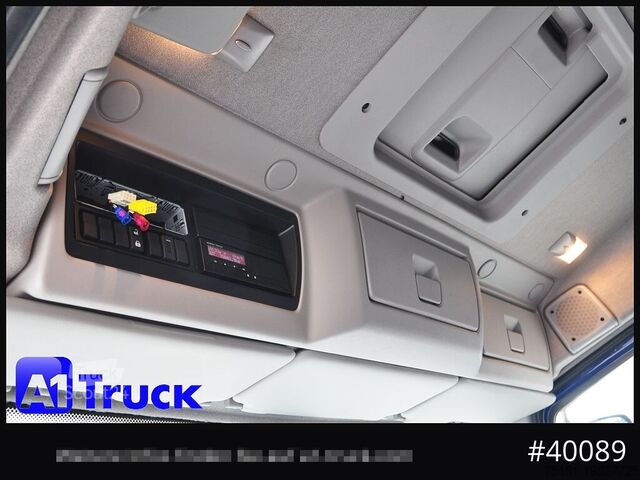 Special purpose truck RENAULT D 240, 4x2, Ladebordwand, LBW, guter Zustand