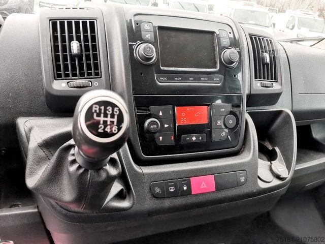 Pritschenwagen PEUGEOT Boxer 2.2HDI/121kw PRITSCHE 3,3M/ 7 SITZE/ AHK